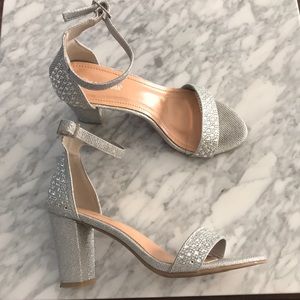 Sparkly heels 👠